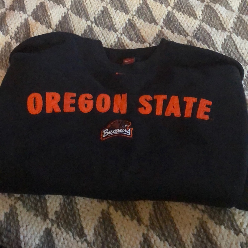 Large men’s OSU Beaver’s Nike pullover